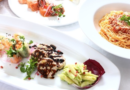 Wedding Space Lover’s Mahalo(ラバーズ マハロ)。料理。好きな料理を好きなだけ楽しめる点が人気のビュッフェスタイル
