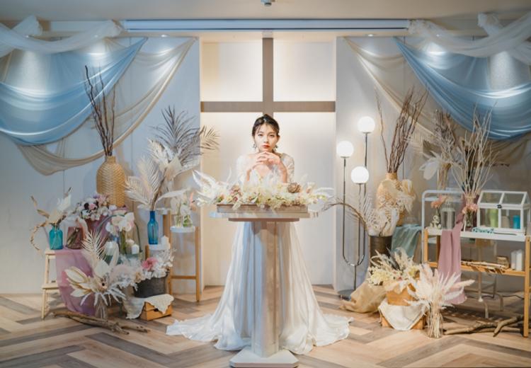 Wedding Space Lover’s Mahalo（ラバーズ マハロ）。挙式会場。花嫁の清楚な心を表わしたような純白の空間が広がります
