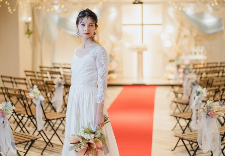 Wedding Space Lover’s Mahalo(ラバーズ マハロ)。挙式会場。ゲストとの距離感も程良く、より一体感のある挙式を実現