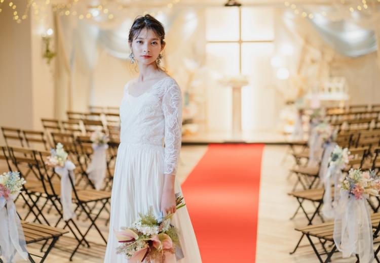 Wedding Space Lover’s Mahalo（ラバーズ マハロ）。挙式会場。ゲストとの距離感も程良く、より一体感のある挙式を実現