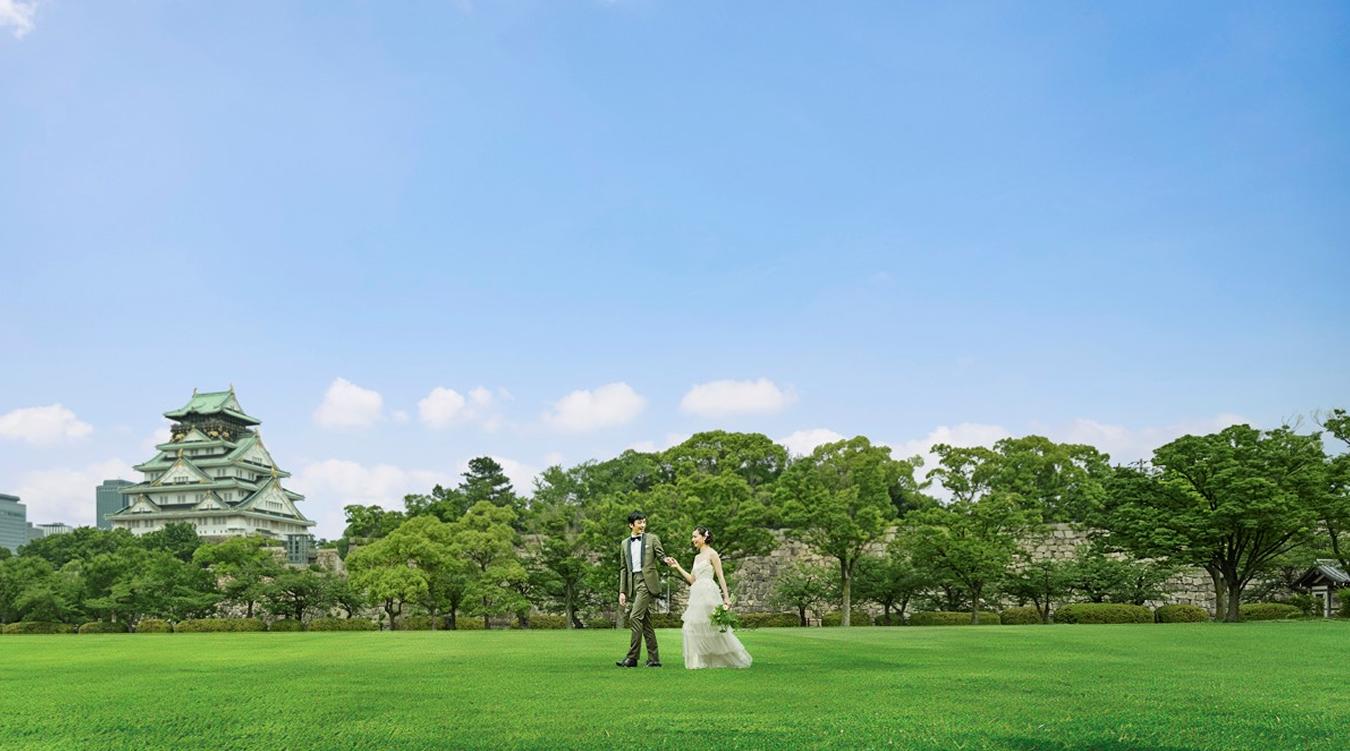 THE LANDMARK SQUARE OSAKA(ザ ランドマーク スクエア オオサカ)。歴史のロマンを感じる大阪城の天守閣と、都心のオアシスとして愛され続ける豊かな自然が、訪れるゲストを魅了します