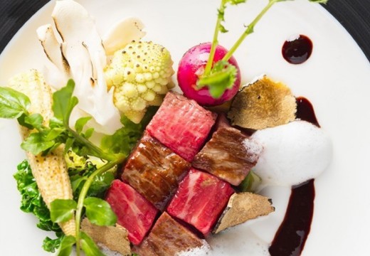 アヴァンセリアン大阪(AVANCER LIEN OSAKA)。料理。素材の鮮度や味わい、見た目にもこだわった料理が並びます