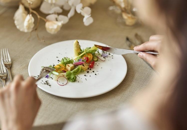 BLANC RIRE 大阪(ブランリール オオサカ)。料理。季節の「旬」を大切にした食材を厳選して調理してくれます