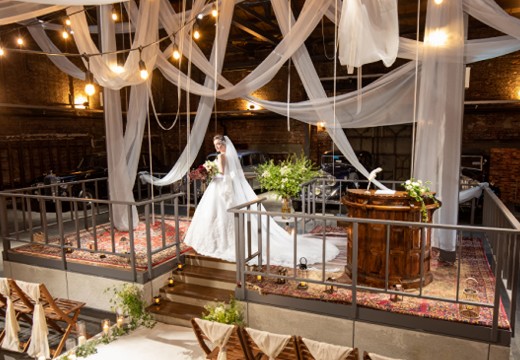 AKARENGA WEDDING（アカレンガ ウェディング）。挙式会場。挙式のスタイルは、厳かな教会式と自由な人前式に対応