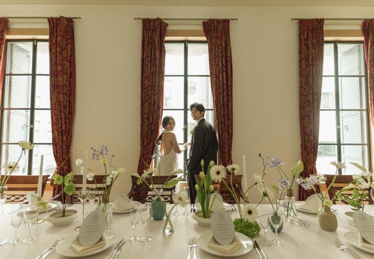 NELU 高麗橋(ネル 高麗橋)。披露宴会場。自然光が入り込む温かな空間で食事や歓談が叶います