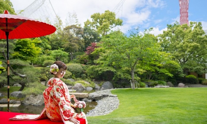 ホテルオークラ神戸。演出・小物。京都・嵯峨野の竹林をテーマにした日本庭園。和装での前撮りが人気です