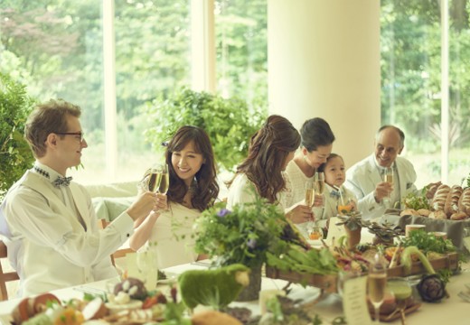 HEWITT WEDDING　（ヒューイット ウエディング）。披露宴会場。心地よい空間でゲストと楽しいひとときを過ごせます