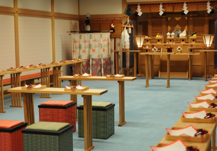 神戸ポートピアホテル。挙式会場。湊川神社を祀った『光華殿』では厳かに雅やかな挙式を行えます