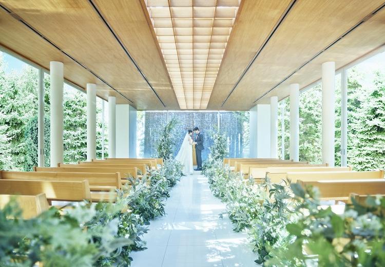 ASHIYA MONOLITH 旧逓信省芦屋別館(芦屋モノリス)。ガラスで覆われた透明感あふれるチャペルで永遠の愛を誓います