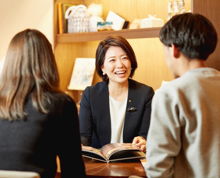ASHIYA MONOLITH 旧逓信省芦屋別館(芦屋モノリス)。スタッフ。プランナーをはじめ、全スタッフがふたりをサポート
