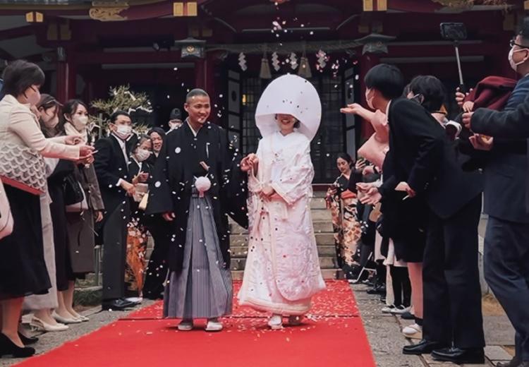 二宮神社。家族や友人からの祝福に包まれるアフターセレモニーを行えます