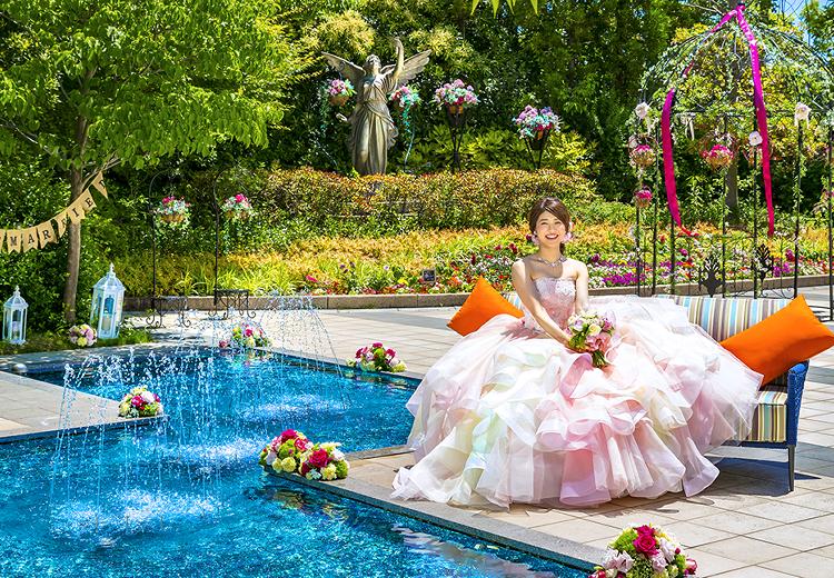 Mille Anges(ミル・アンジュ)。披露宴会場。爽やかな水を湛えた噴水が、ラグジュアリーな空間を演出