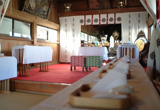 柿本神社。挙式会場。本殿には、親族や友人など合わせて60名まで参列可能