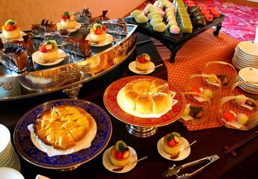 湊川神社（楠公会館）。料理。オプションのデザートビュッフェでは創作和菓子やケーキを用意