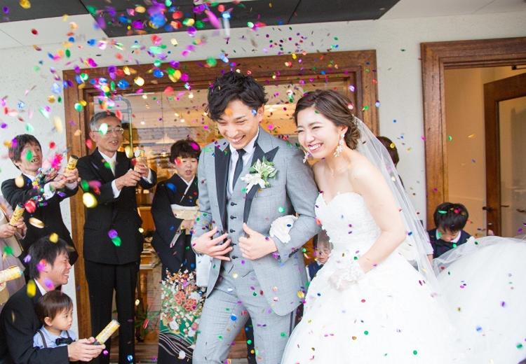ENCUEIL(アンクィール)。挙式会場。挙式の後は、ゲストからフラワーシャワーの祝福