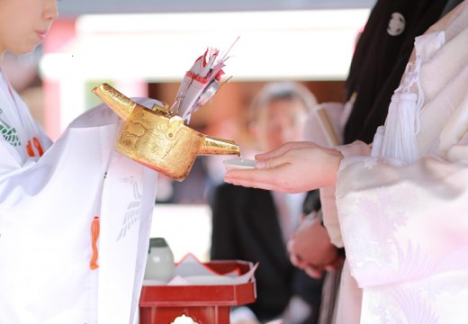 神戸北野天満神社。挙式会場。「三三九度」ともいわれる、夫婦結びの盃の儀式