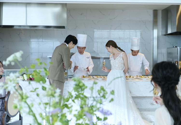 ホテルモントレ姫路。披露宴会場。『シエル』にはライブ感あふれるオープンキッチンを完備