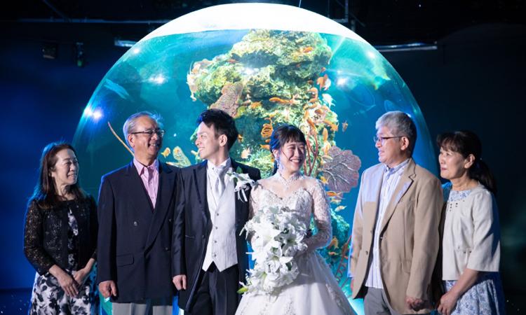 VOYAGE KOBE(ヴォヤージュ 神戸)。演出・小物。水族館で残す家族と一緒の記念写真は両家の大切な思い出になるでしょう
