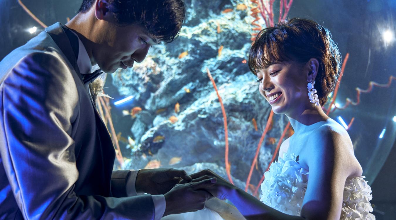 VOYAGE KOBE(ヴォヤージュ 神戸)。アクアリウムとアートが融合した新感覚の水族館を貸切って結婚式が実現。重要文化財の邸宅レストランでの会食も行えます