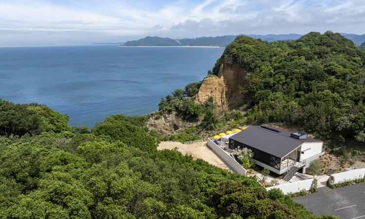 TRATTORIA amarancia（トラットリア アマランチャ）。アクセス・ロケーション。断崖に立つレストランで、雄大な自然に囲まれた結婚式を行えます