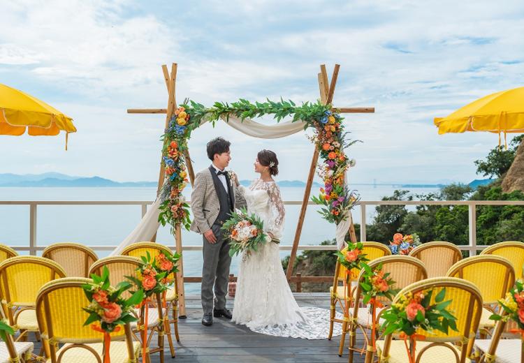 TRATTORIA amarancia（トラットリア アマランチャ）。挙式会場。ポップな色使いのインテリアが南イタリアを彷彿とさせます