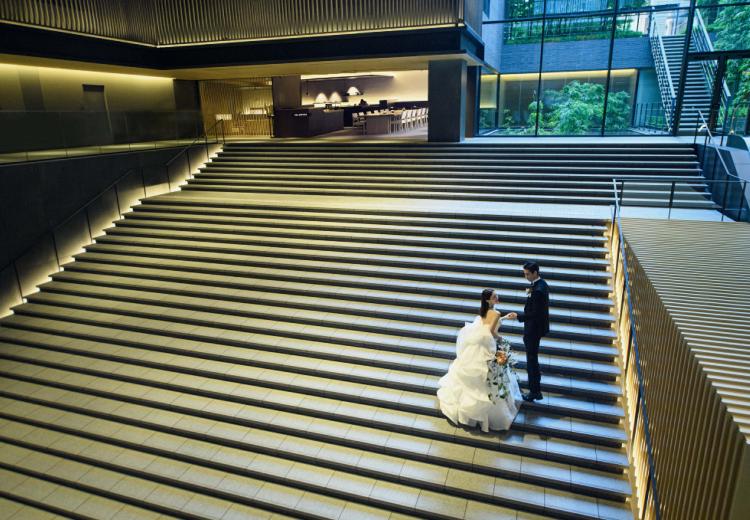 THE THOUSAND KYOTO（ザ・サウザンド京都）。印象的な大階段は前撮りのフォトスポットとしても人気