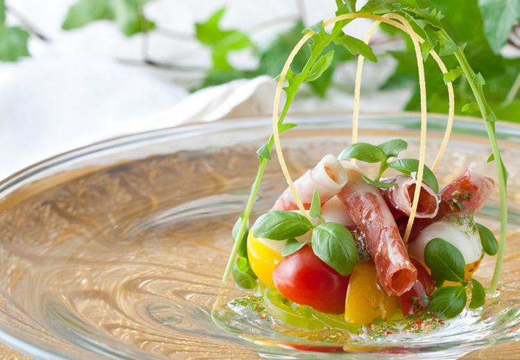 アイネス ヴィラノッツェ 宝ヶ池。料理。本格的なフレンチと京野菜をコラボレートさせた京風創作フレンチ