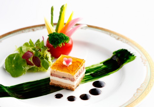 ホテルオークラ京都。料理。絵画のように美しい盛り付けにも心奪われるフランス料理のコース