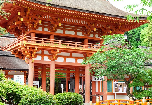 桜鶴苑（おうかくえん）。挙式会場。『上賀茂神社』や『吉田神社』など多彩な神社仏閣と提携