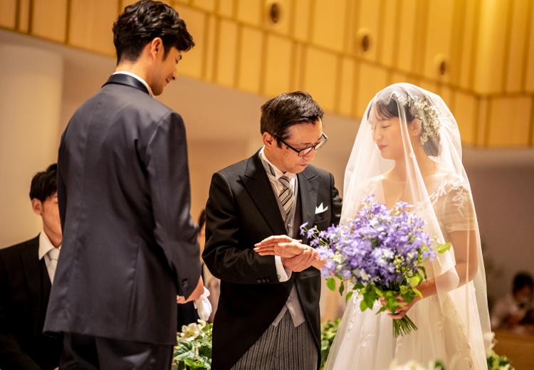 リーガロイヤルホテル京都。挙式会場。祝福の光に包まれた空間は、いつまでも思い出に残ります