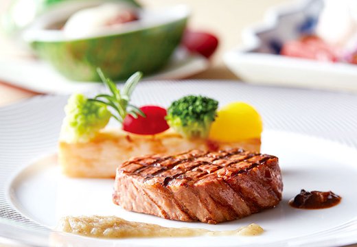 都ホテル 京都八条。料理。やわらかな食感と芳醇な味わいを心行くまで堪能できる肉料理