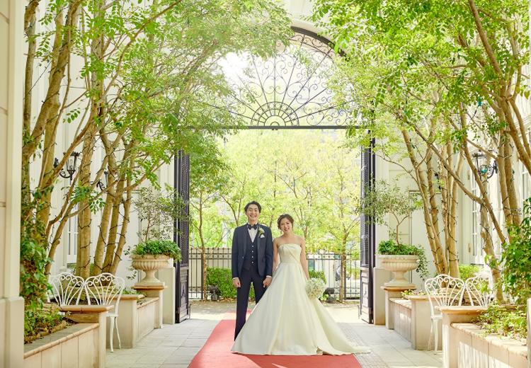 セントアクアチャペル京都。挙式会場。アイアンゲートをくぐった先に広がるのは非日常な空間