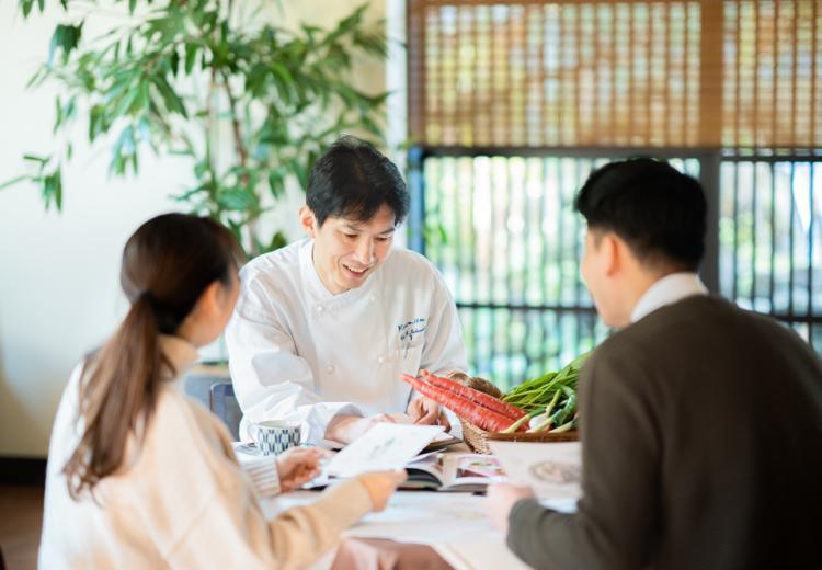 KIYOMIZU京都東山（キヨミズ京都東山）。料理。シェフと打合せをし、ふたりの想いを料理でカタチにします