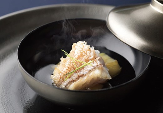 THE SODOH HIGASHIYAMA KYOTO（ザ ソウドウ 東山 京都）。料理。旬の食材をふんだんに使用した婚礼コース料理「栖鳳」