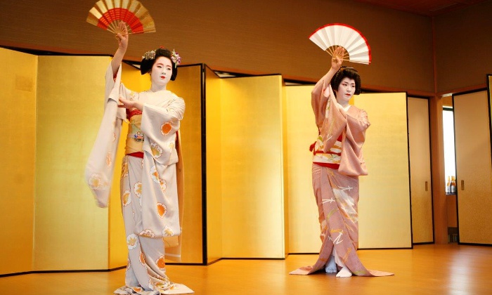 美濃吉本店 竹茂楼。演出・小物。美しい祝舞は、披露宴の雰囲気を一層華やかにしてくれるでしょう