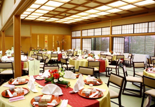 美濃吉本店 竹茂楼。披露宴会場。68畳の大広間『七重』は30名~最大92名まで利用可能