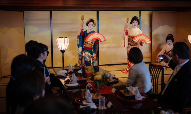 山荘 京大和。演出・小物。芸舞妓による祝舞は京都ならではの演出としてゲストに喜ばれそうです