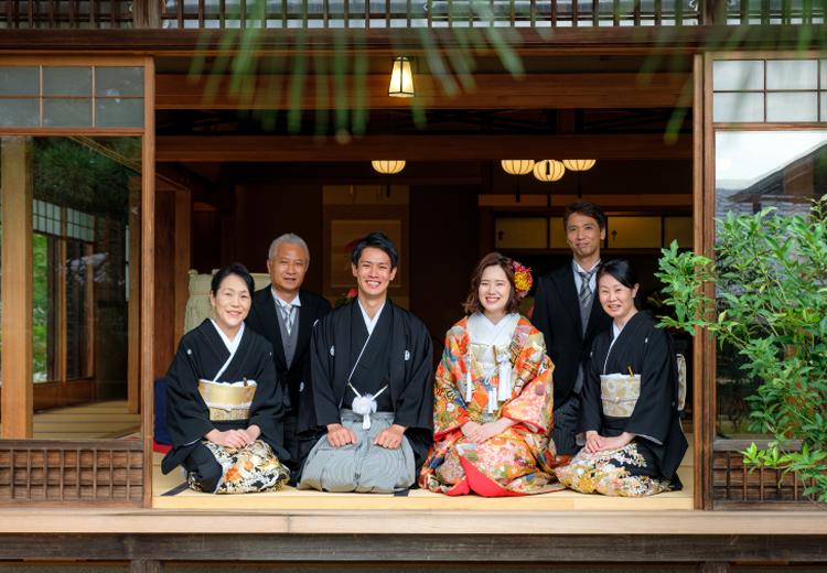 山荘 京大和。披露宴会場。家族や親族を中心とした披露宴に最適。和やかな時間を過ごせます