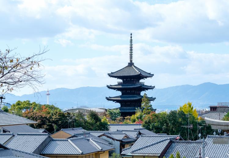 山荘 京大和。挙式会場。日本庭園からも茶室からも八坂の塔を望むことができます