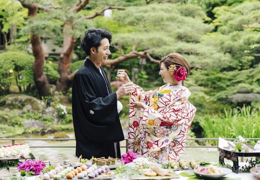 南禅寺参道 菊水（きくすい）。料理。庭園の景色を背景にデザートビュッフェを楽しめます