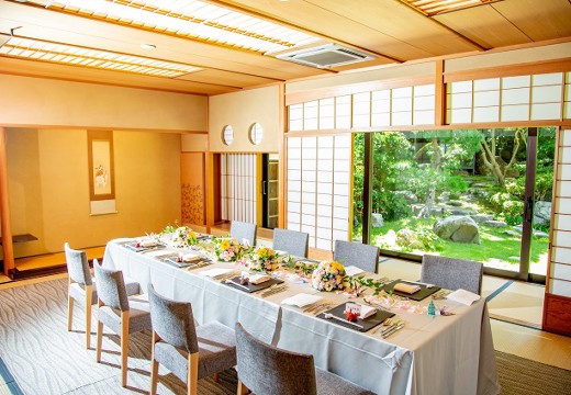 南禅寺参道 菊水（きくすい）。披露宴会場。ごく親しいゲストとの会食には少人数向けの個室も用意