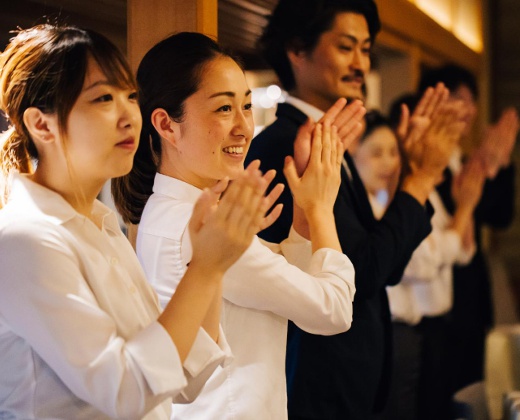 南禅寺参道 菊水（きくすい）。スタッフ。細やかな気配りと洗練されたサービスが魅力のスタッフが揃います