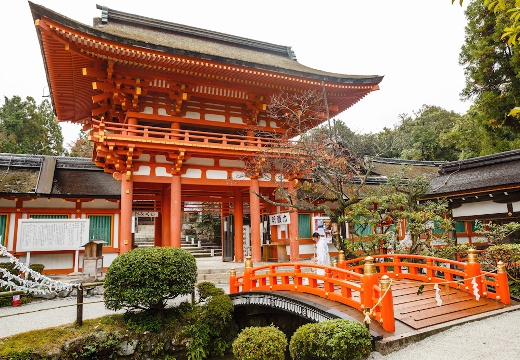 上賀茂 玉屋 かも川店。挙式会場。世界文化遺産にも登録された朱塗りの社殿が美しい神社