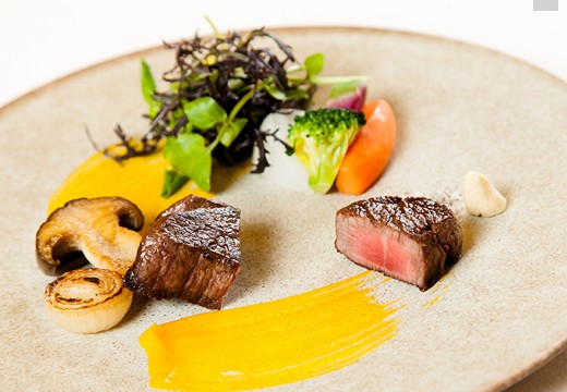 PAVILION COURT(パビリオンコート)。料理。どの料理も出来たてのベストなタイミングでサーブ