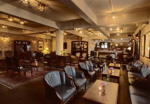PAVILION COURT(パビリオンコート)。披露宴会場。披露宴が始まるまでの待合室も貸切で利用できます