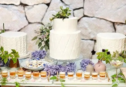 小さな結婚式 京都店。料理。披露宴を華やかに盛り上げるウェディングケーキ