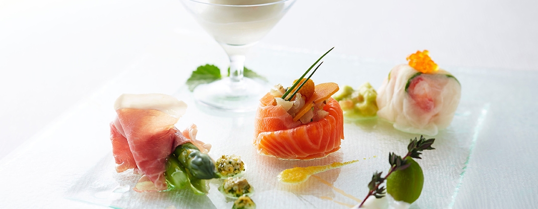 ザ・リッツ・カールトン京都。料理。フルオーダーメイドの婚礼料理。当日の雰囲気やゲストの顔を思い浮かべながら料理を考える時間も、大切な思い出になるでしょう