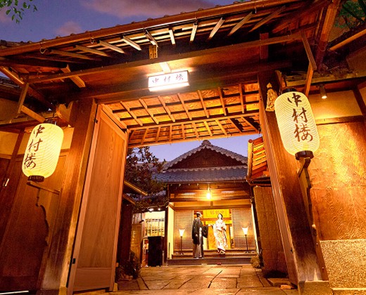 KOTOWA 京都 中村楼（コトワ 京都 中村楼）。アクセス・ロケーション。どこを撮っても絵になる本物の風格。重厚な門構えの結婚式場です