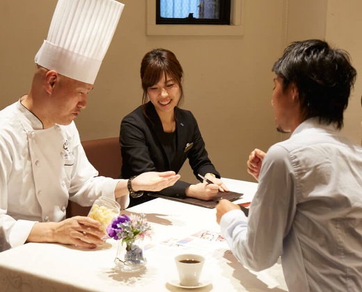 ヴォヤージュ ドゥ ルミエール 京都七条迎賓館。スタッフ。料理の内容を一緒になって考えてくれるシェフとプランナー