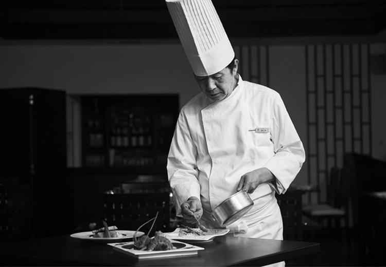 lu CREA（ル・クレア）。料理。大阪府知事賞受賞など、確かな経験を積んだ総料理長の稲葉修氏